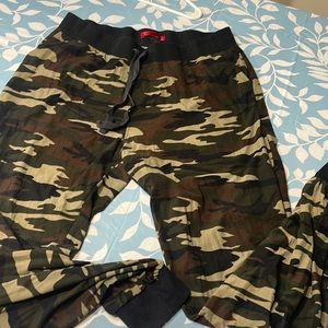 Jogger camo pants